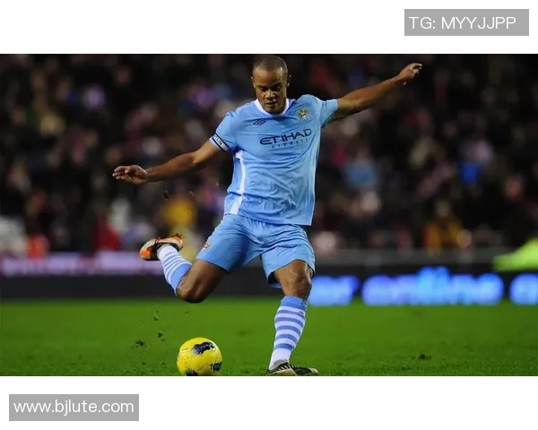 25岁边卫被孔帕尼抛弃：实力达不到要求，卖出他后购买格里马尔多